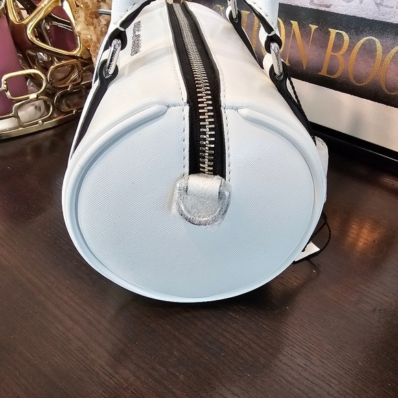 NWT. Marc Jacobs White Barrel Bag. - Picture 5 of 11